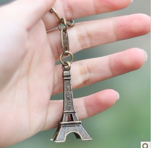 Alice Carl the Eiffel Tower model key chain